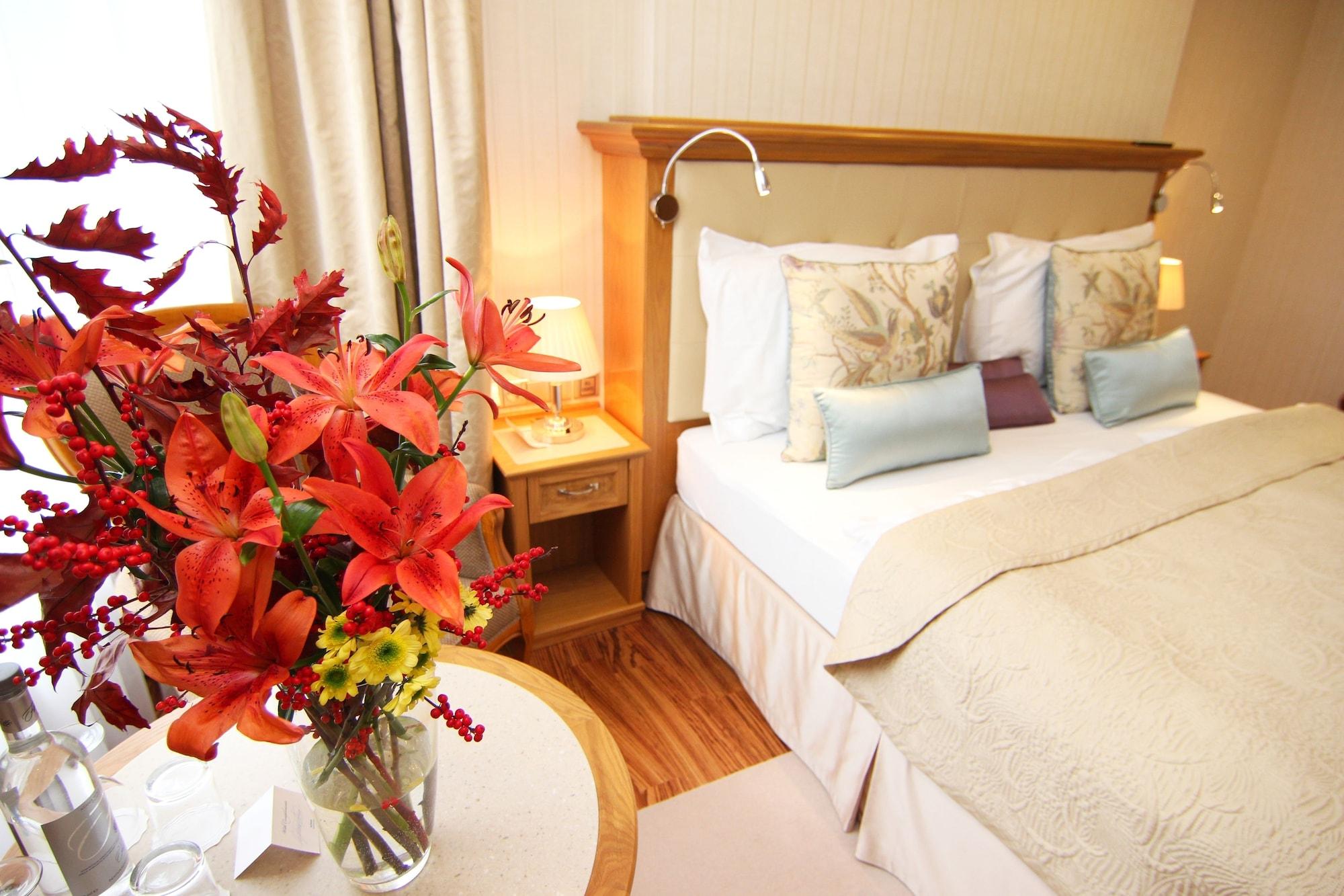 Retro Riverside Wellness Resort Карловы Вары Экстерьер фото A room at the hotel