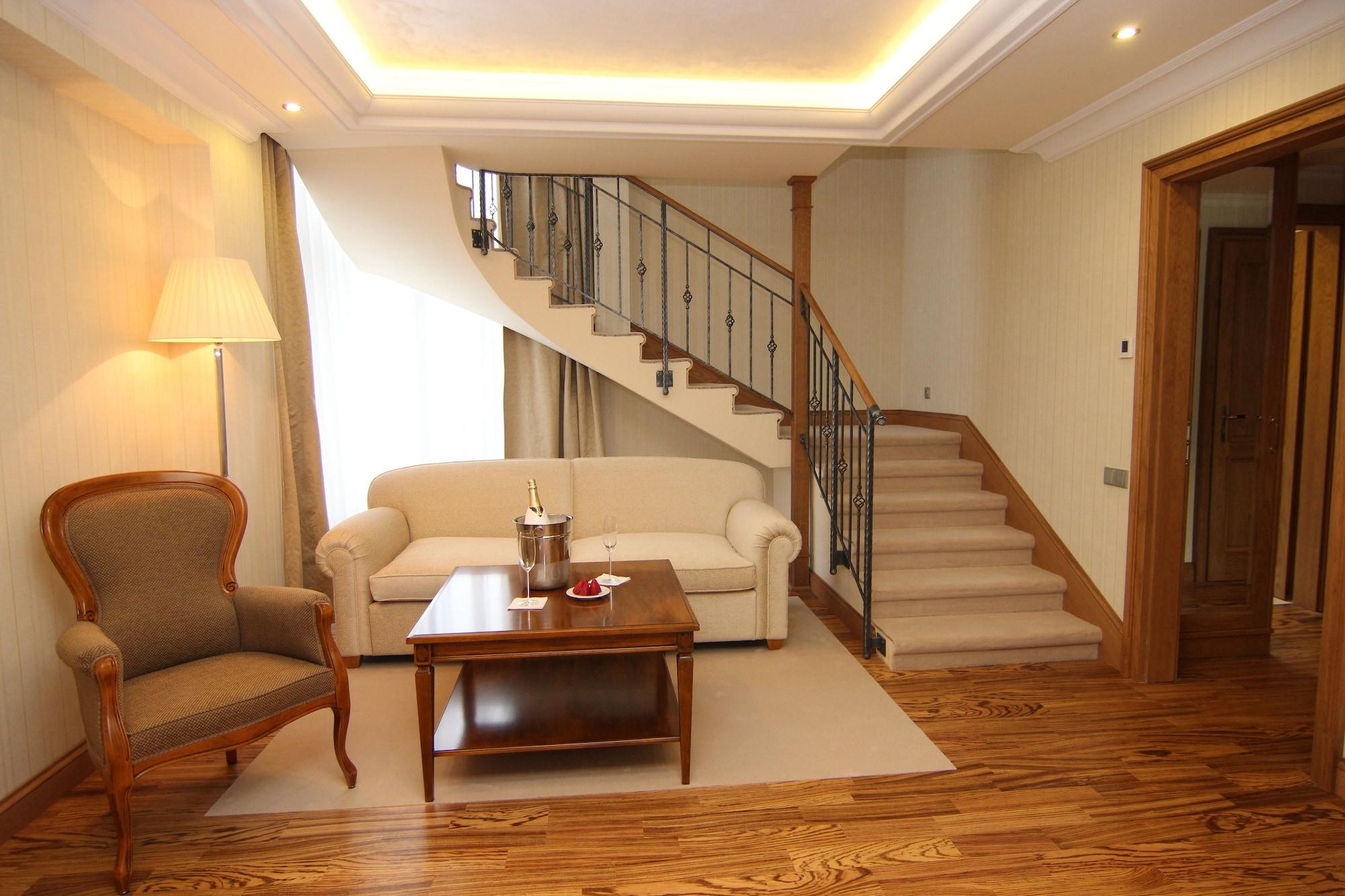 Retro Riverside Wellness Resort Карловы Вары Экстерьер фото A suite at the hotel