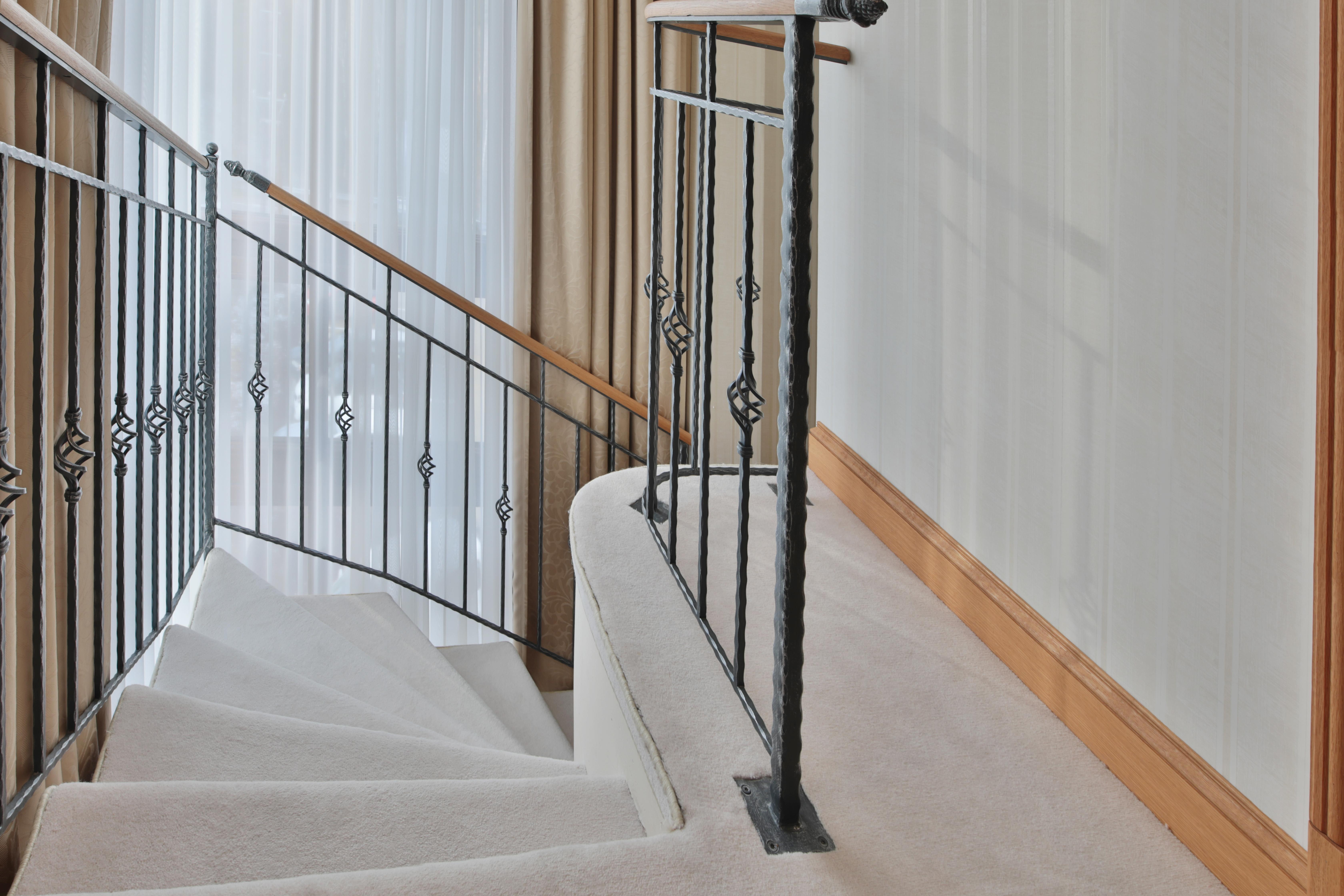 Retro Riverside Wellness Resort Карловы Вары Экстерьер фото A handrail
