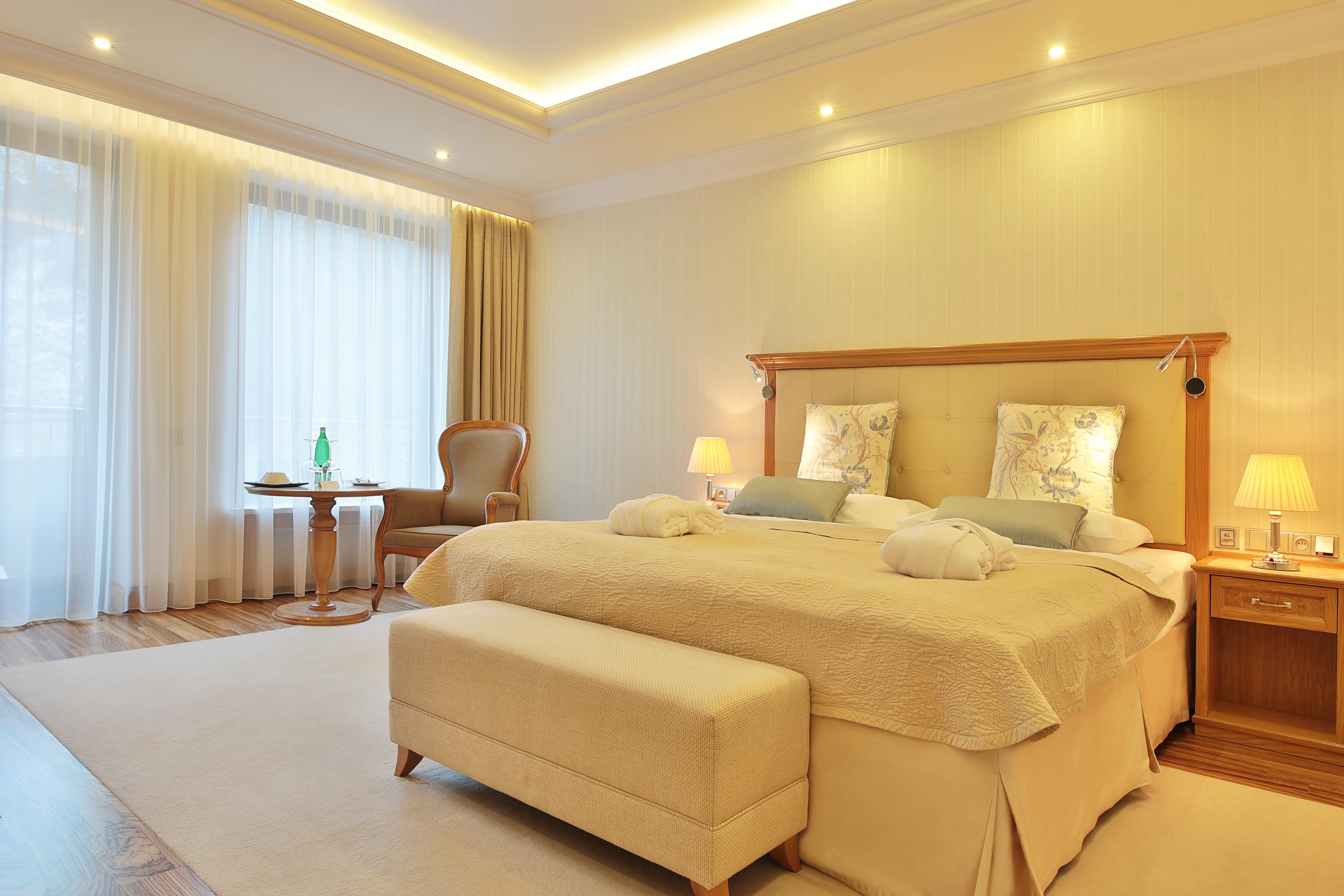 Retro Riverside Wellness Resort Карловы Вары Экстерьер фото A bedroom at the hotel