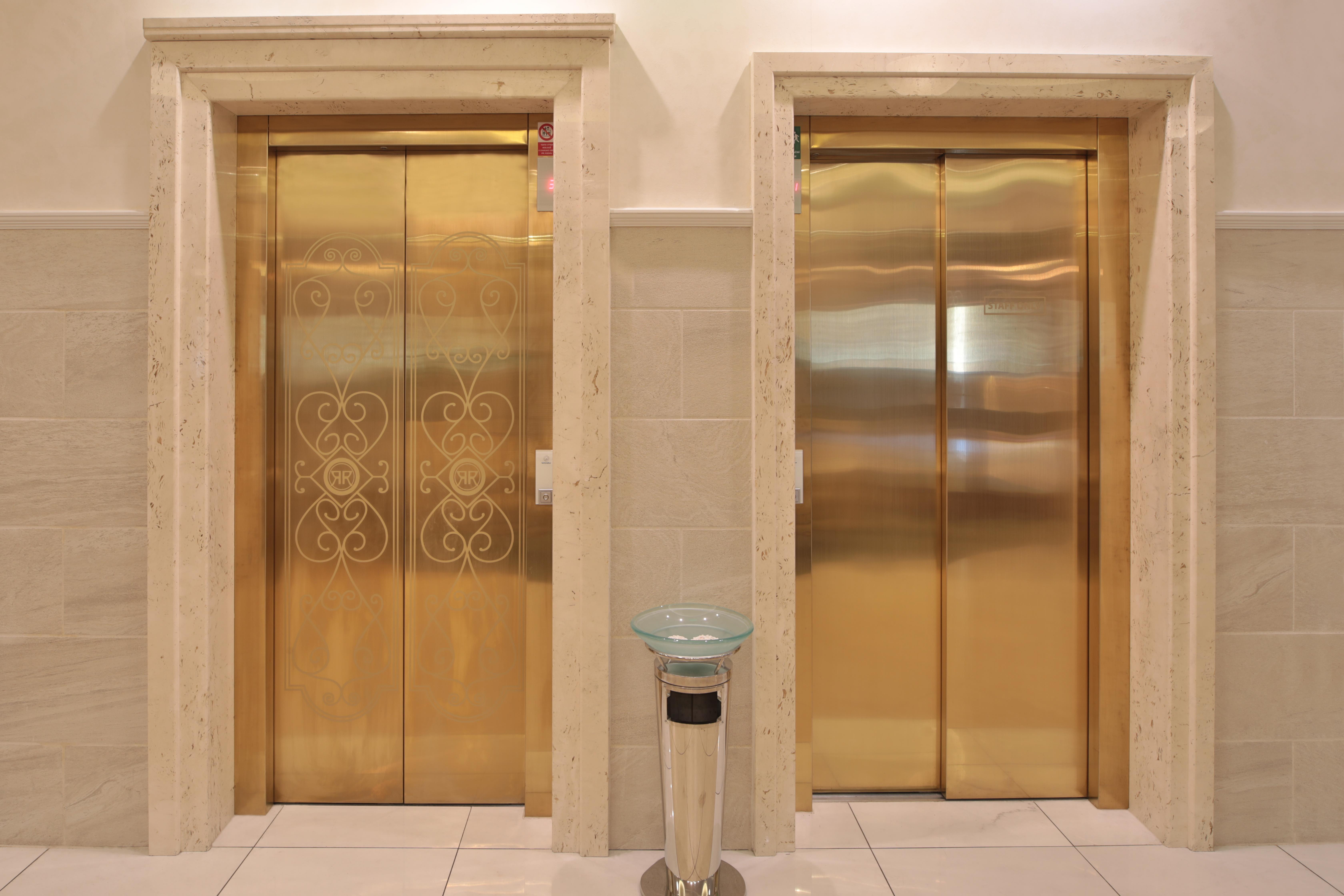 Retro Riverside Wellness Resort Карловы Вары Экстерьер фото Two elevators