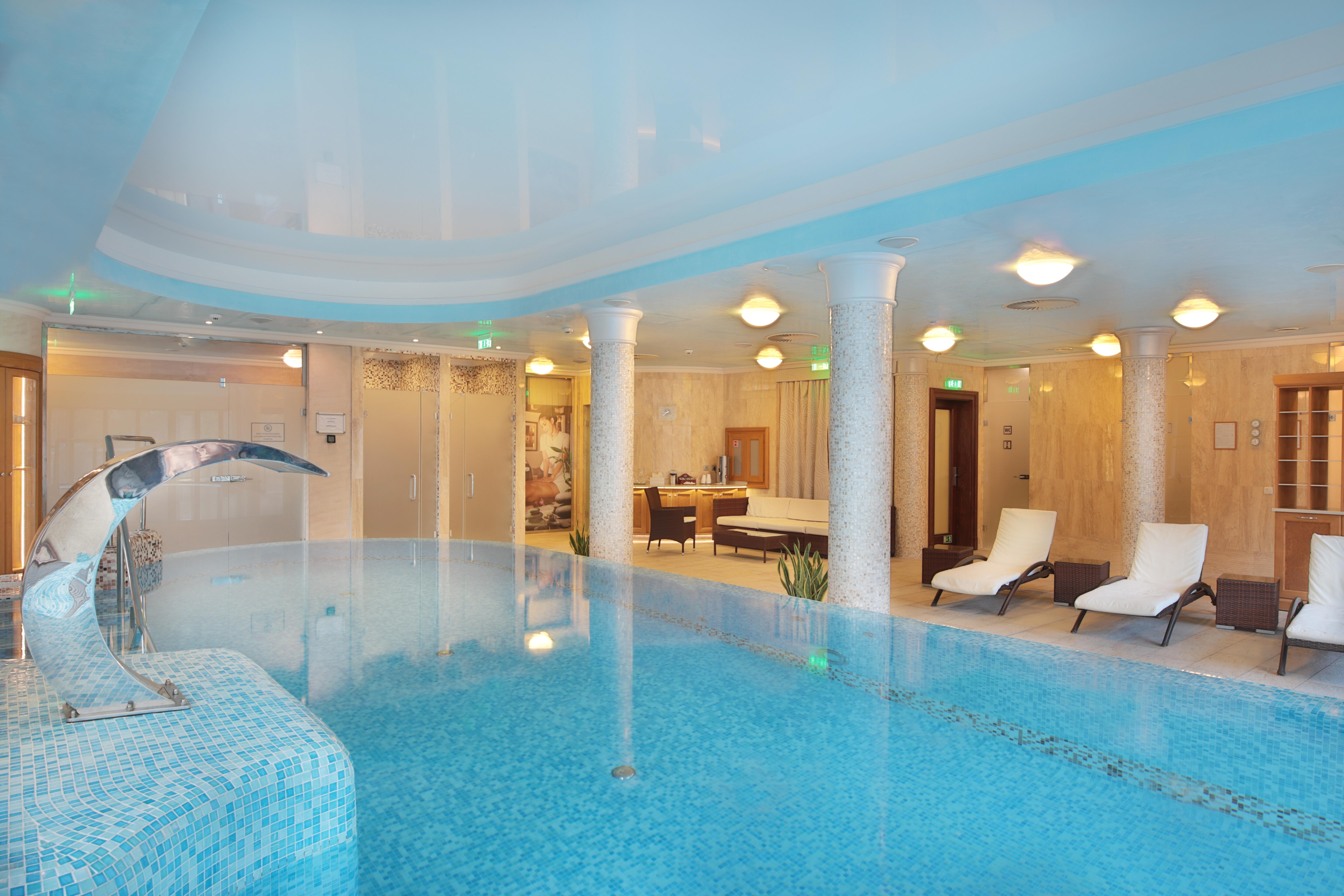 Retro Riverside Wellness Resort Карловы Вары Экстерьер фото Spa