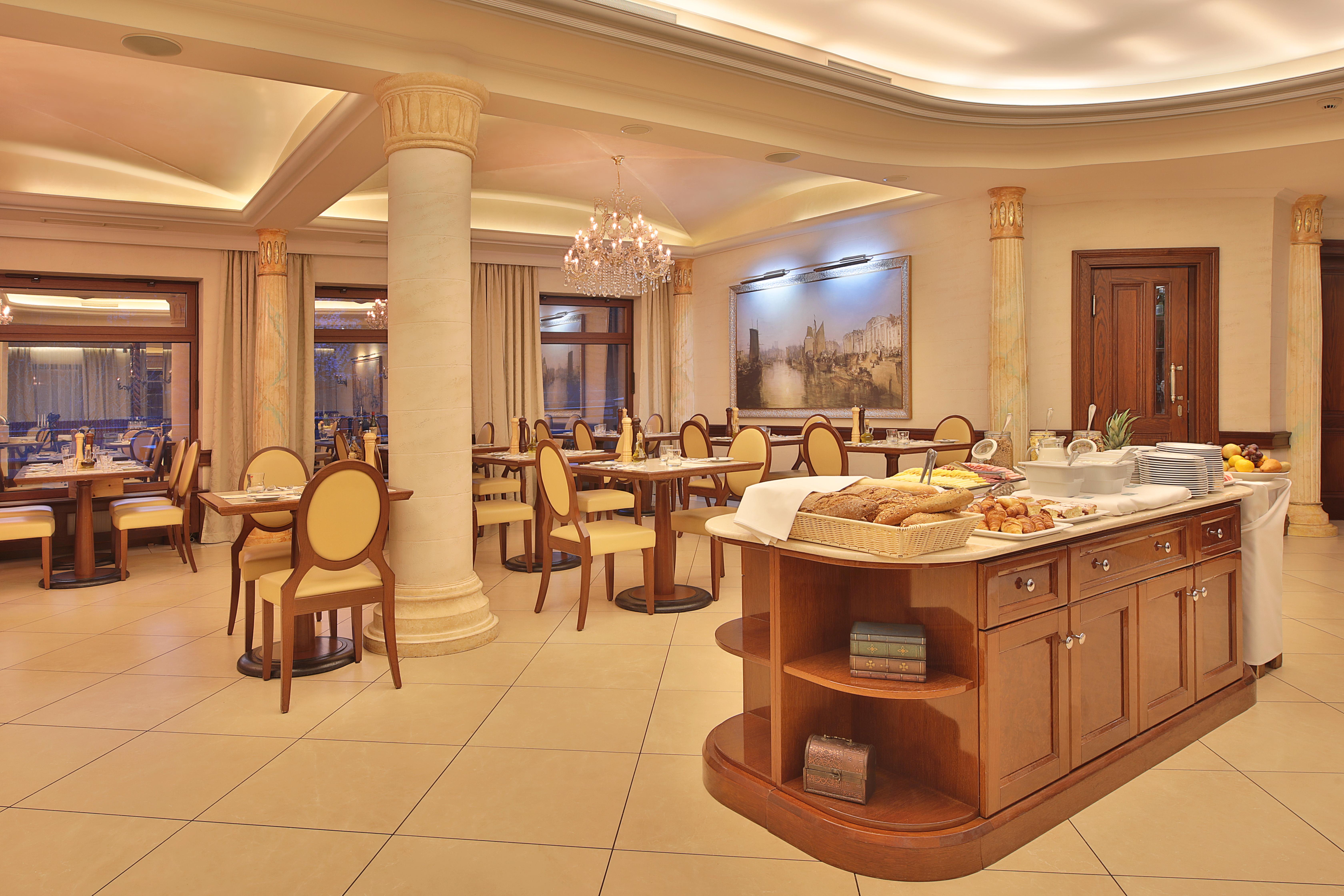 Retro Riverside Wellness Resort Карловы Вары Экстерьер фото Restaurant