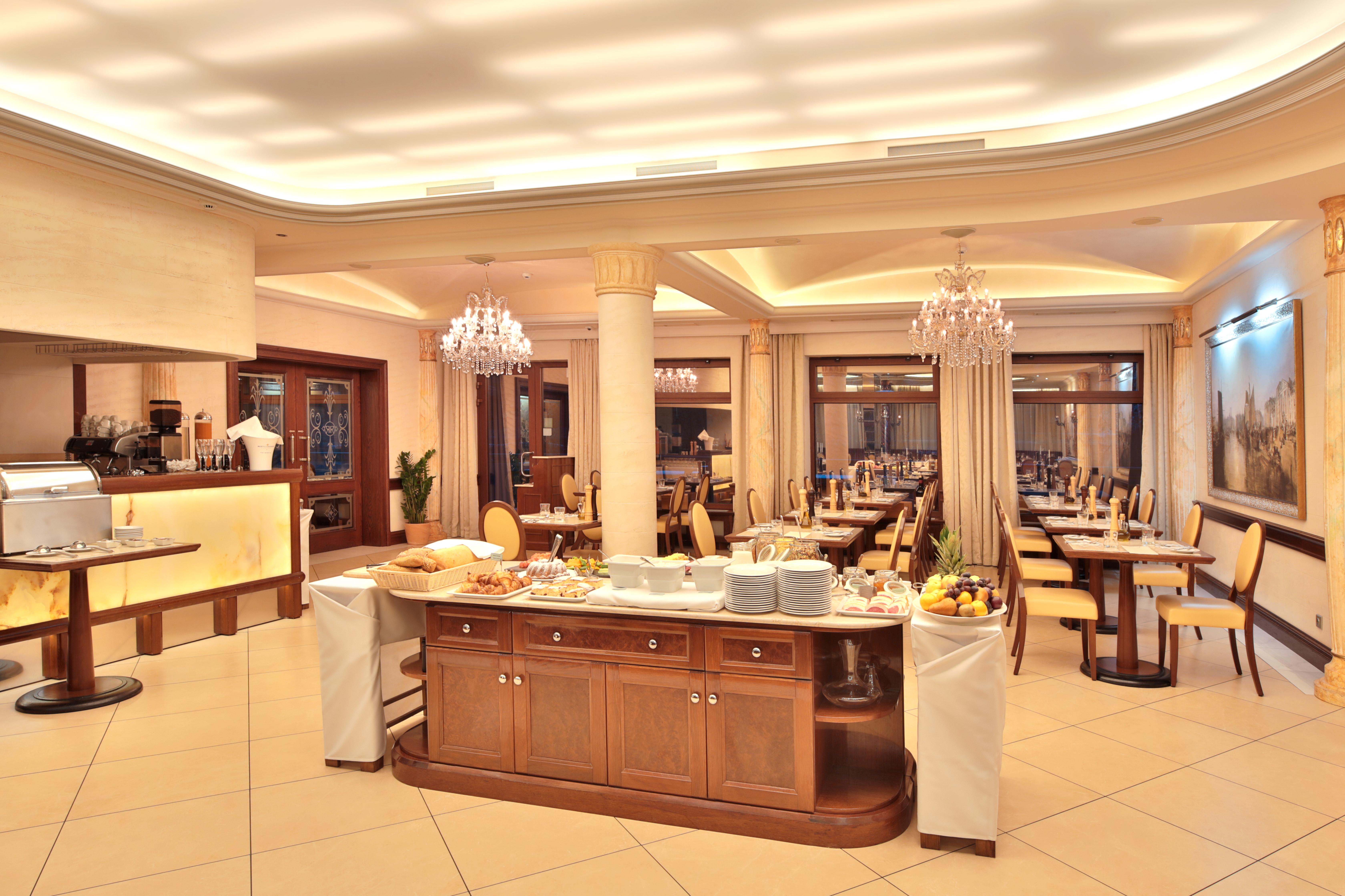 Retro Riverside Wellness Resort Карловы Вары Экстерьер фото Restaurant