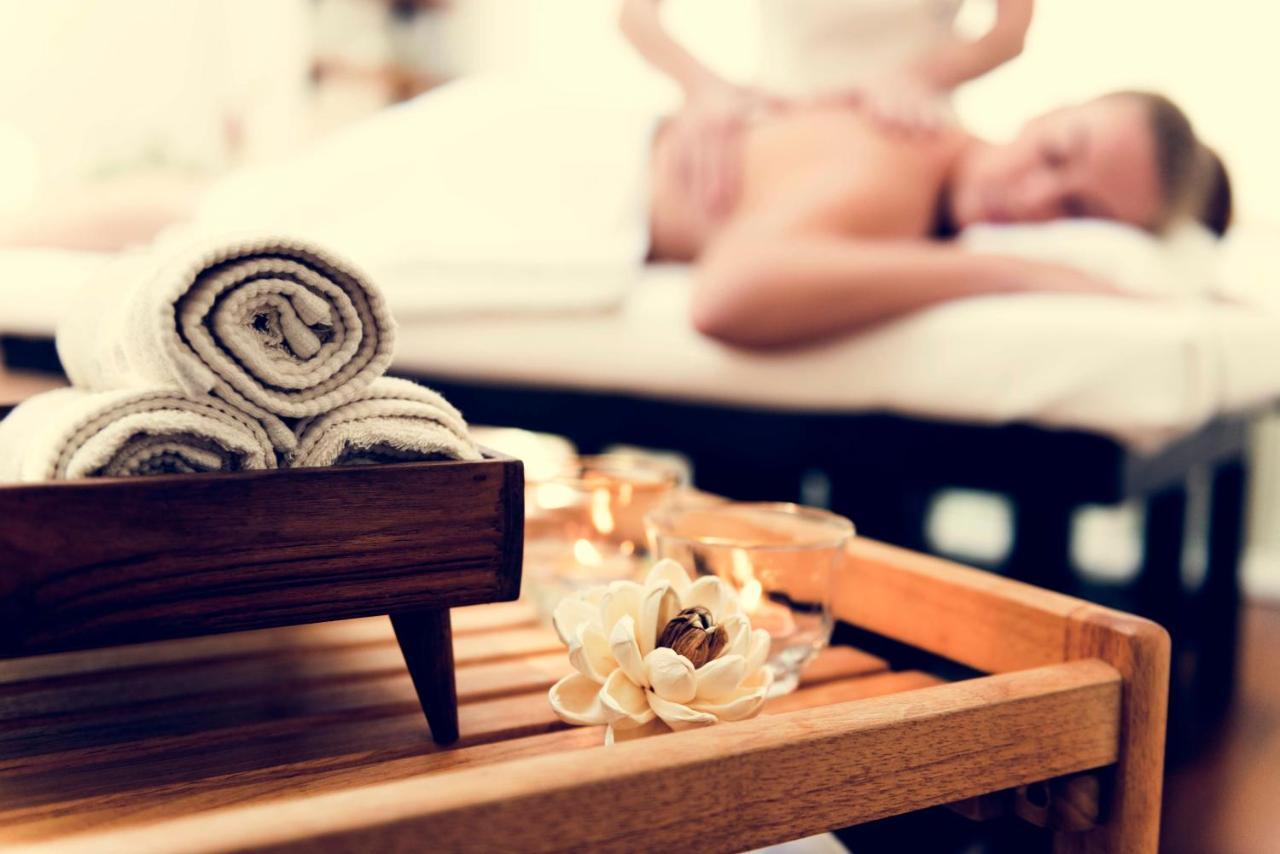 Retro Riverside Wellness Resort Карловы Вары Экстерьер фото