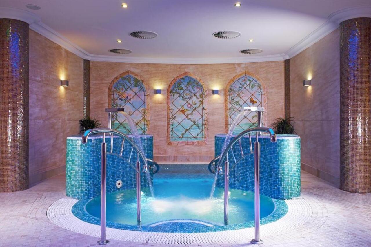 Retro Riverside Wellness Resort Карловы Вары Экстерьер фото A spa in a hotel