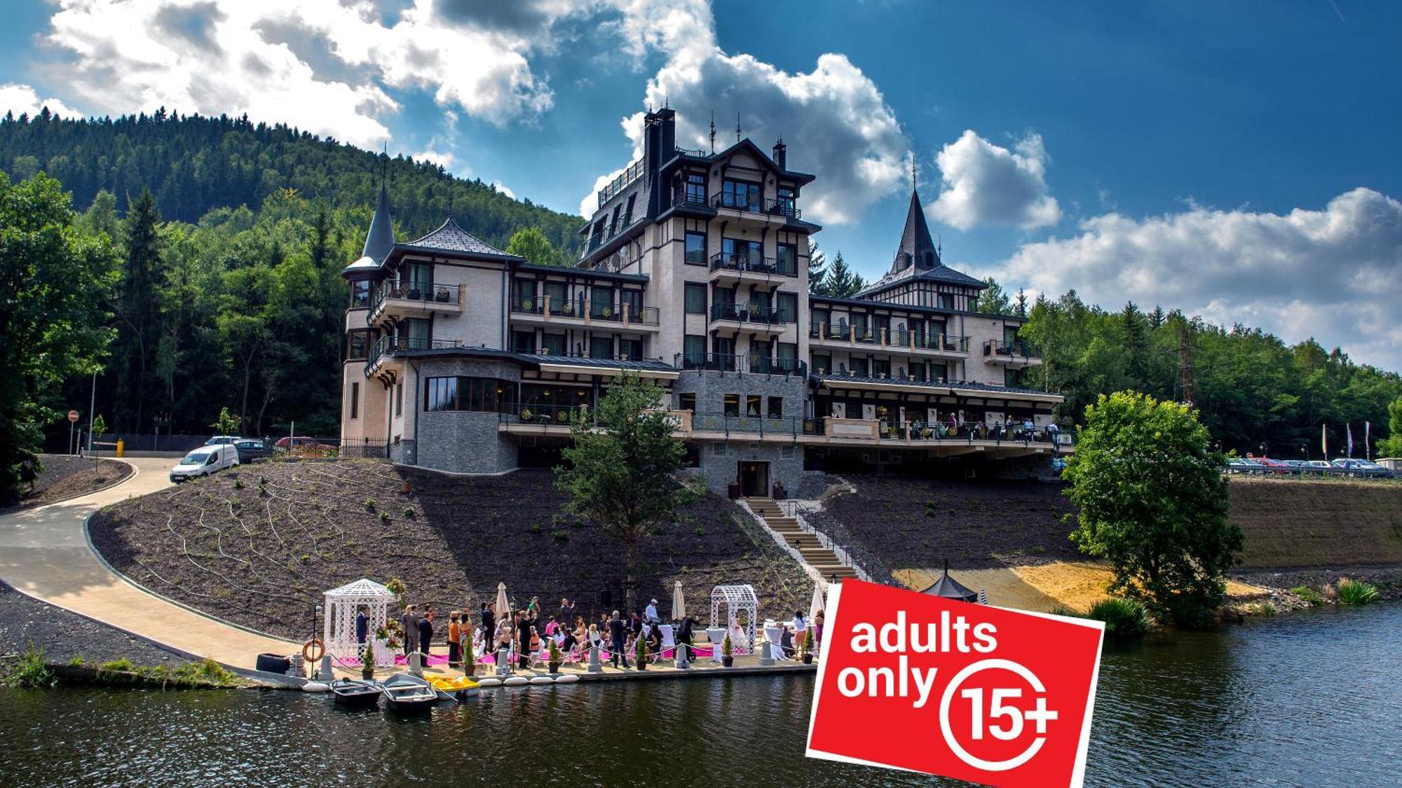 Retro Riverside Wellness Resort Карловы Вары Экстерьер фото