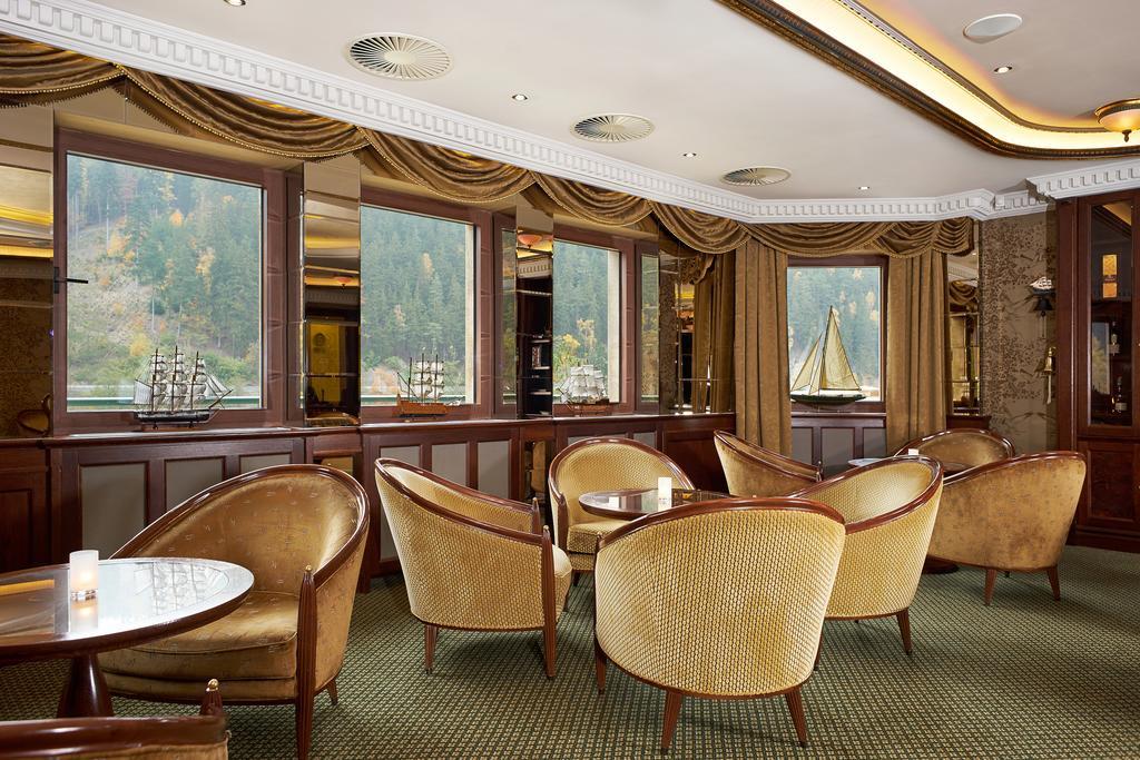 Retro Riverside Wellness Resort Карловы Вары Экстерьер фото The lounge of the Grand Hotel