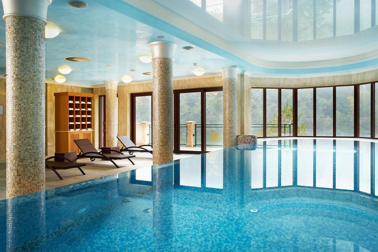 Retro Riverside Wellness Resort Карловы Вары Экстерьер фото The indoor pool